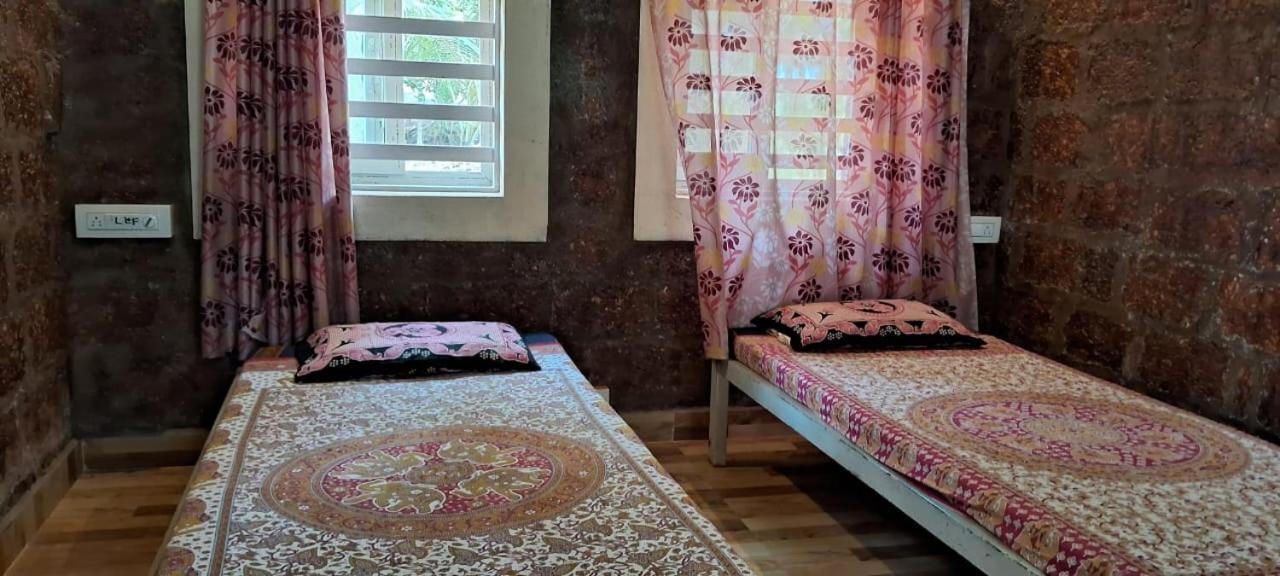 Riverstone Riverfront Stay Gokarna  Rom bilde