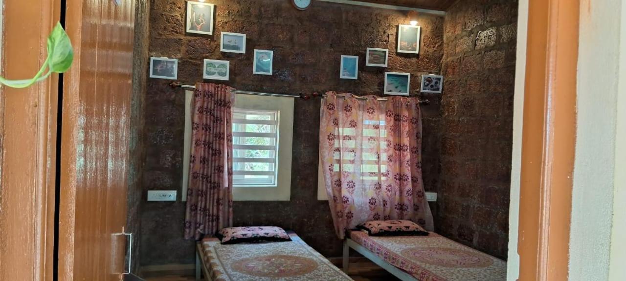 Riverstone Riverfront Stay Gokarna  Rom bilde