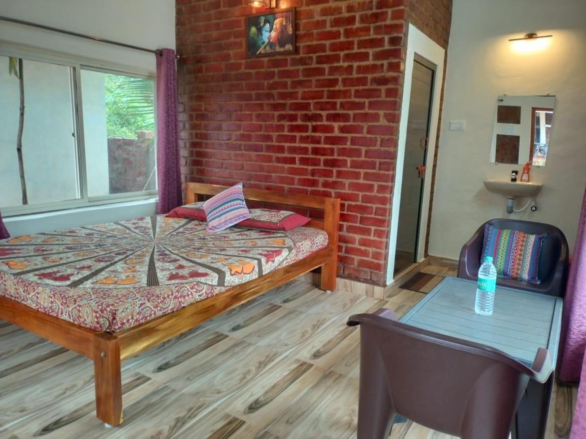 Riverstone Riverfront Stay Gokarna  Rom bilde