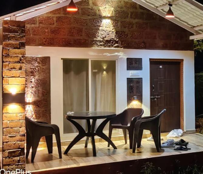 Riverstone Riverfront Stay Gokarna  Rom bilde
