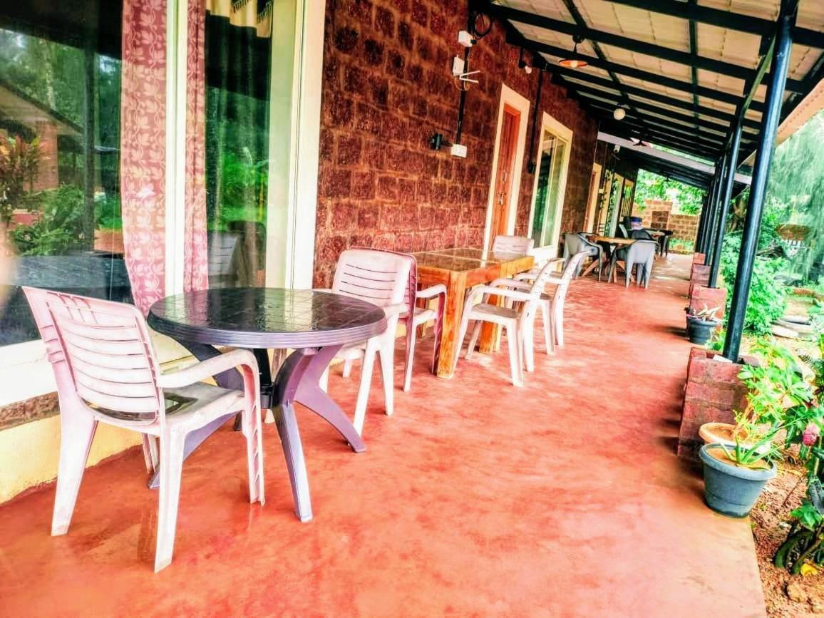 Riverstone Riverfront Stay Gokarna  Rom bilde