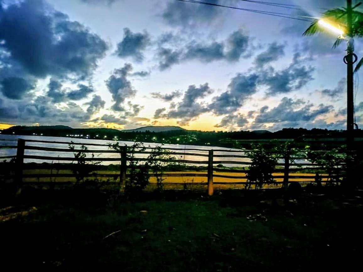 Riverstone Riverfront Stay Gokarna  Rom bilde