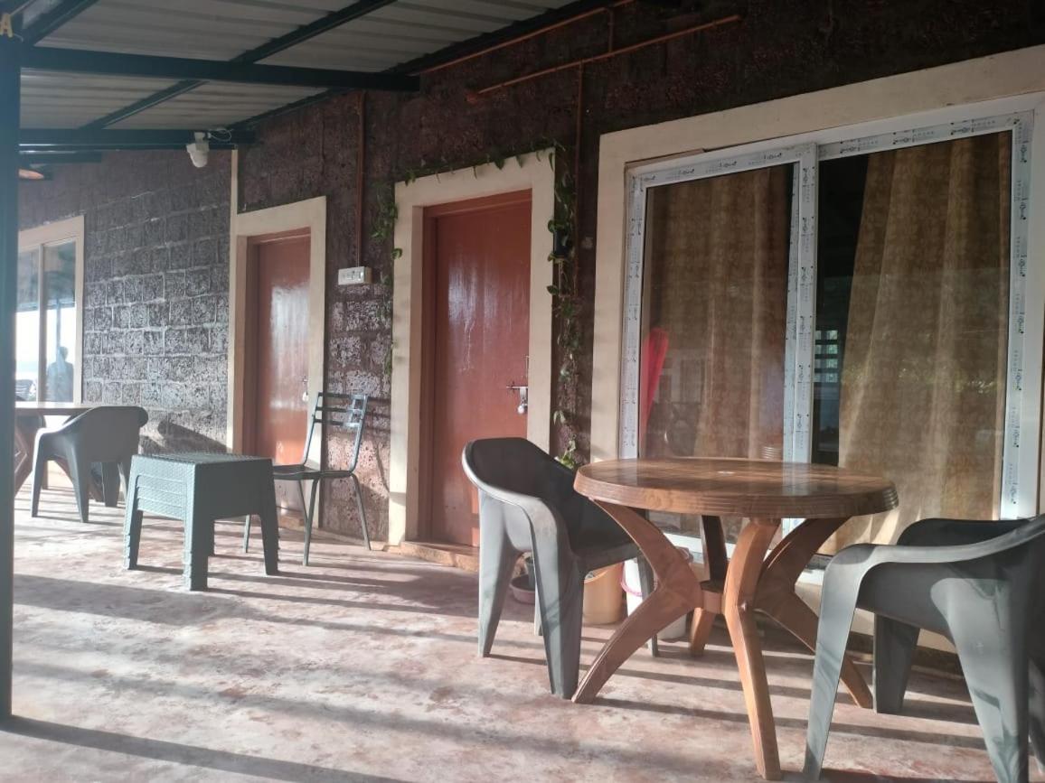 Riverstone Riverfront Stay Gokarna  Rom bilde